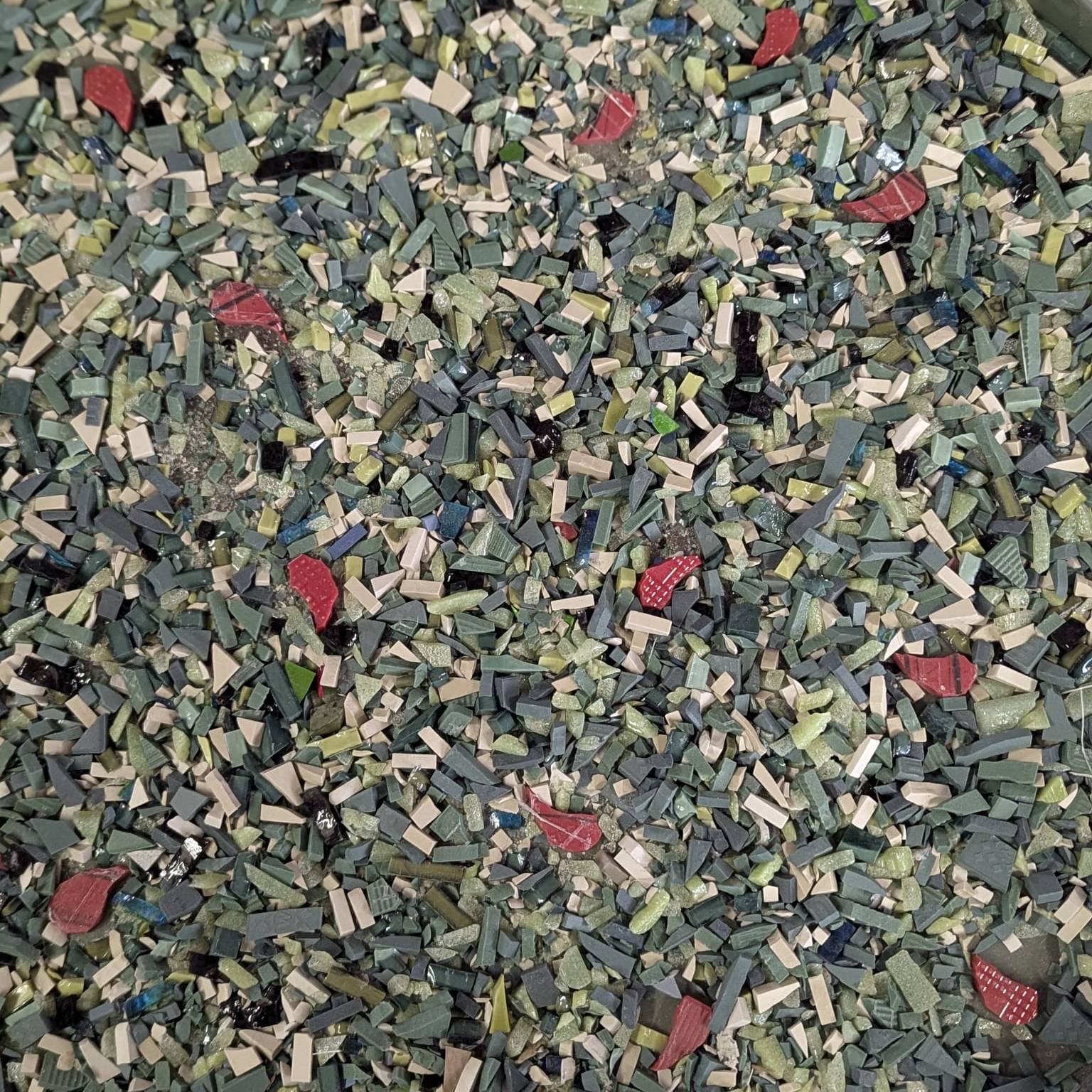 Morceaux de verres de couleurs et mosaïque